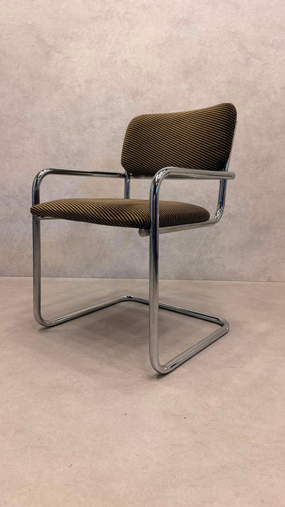 Vintage Bauhaus Freischwinger Sessel gepolstert