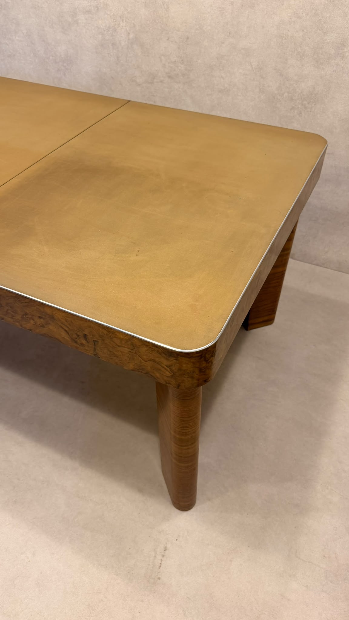 Vintage Art Deco Esstisch aus den 1930s Wurzelholz Design