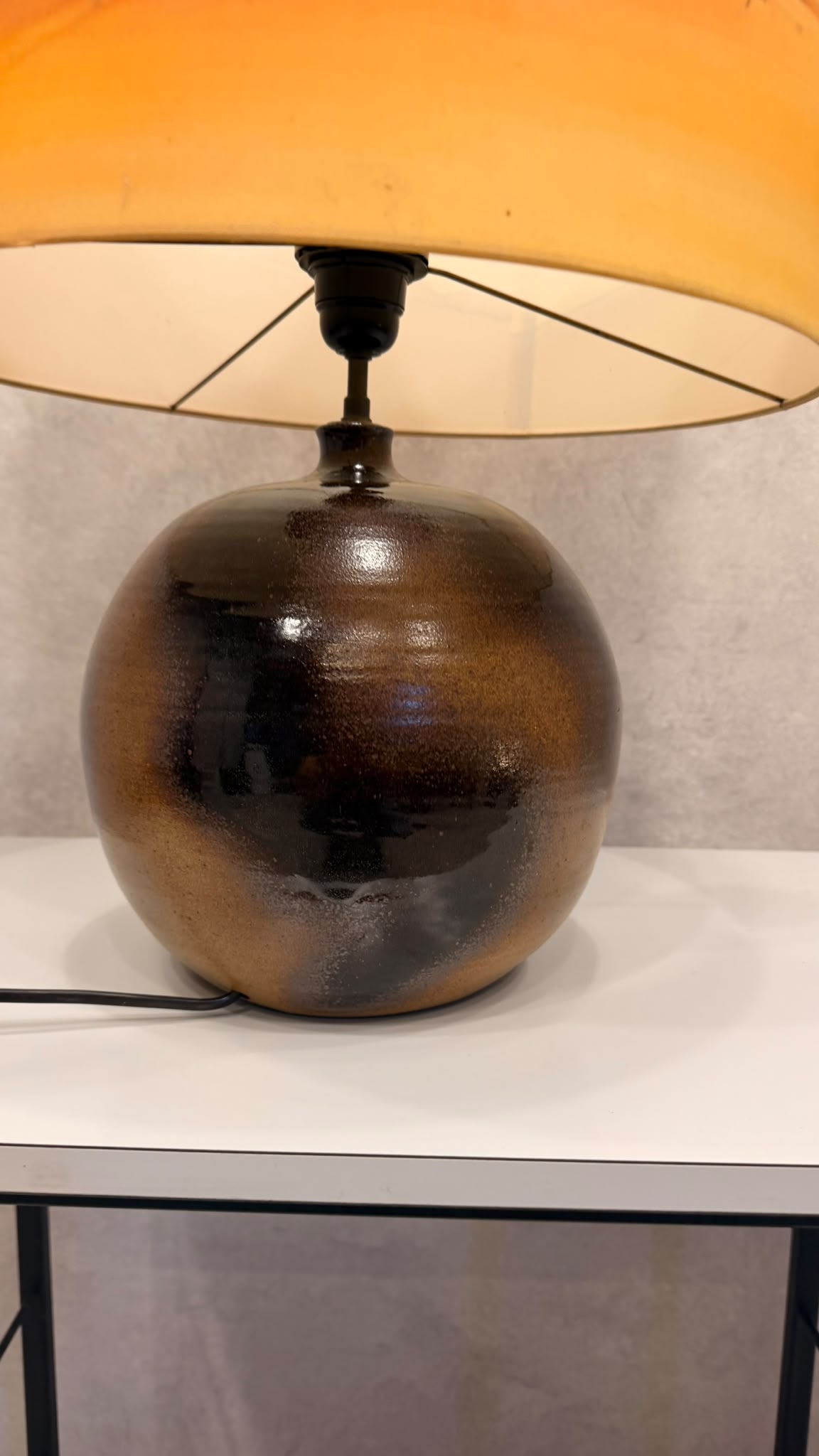 Vintage Keramik Tischlampe mit handbemaltem Seidenschirm 70s