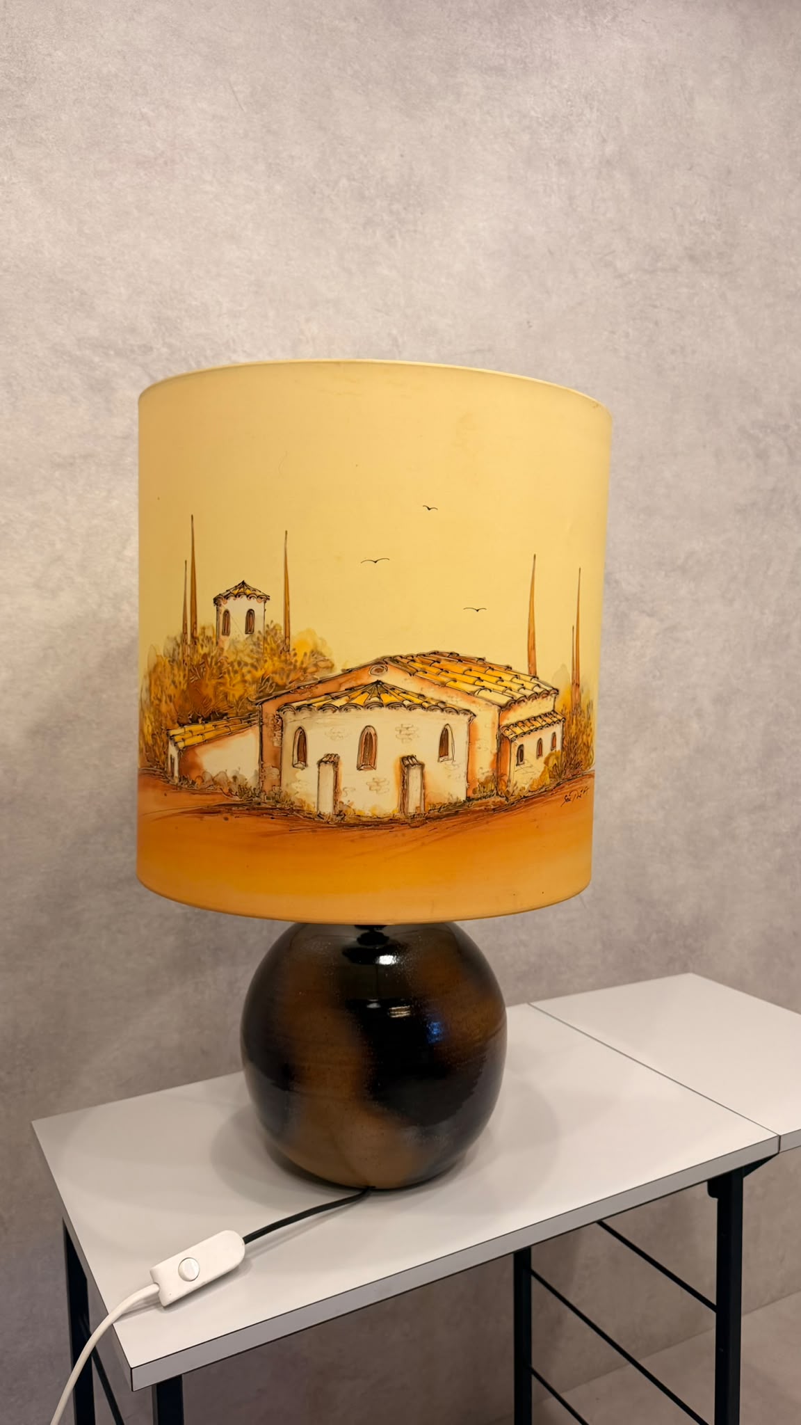 Vintage Keramik Tischlampe mit handbemaltem Seidenschirm 70s