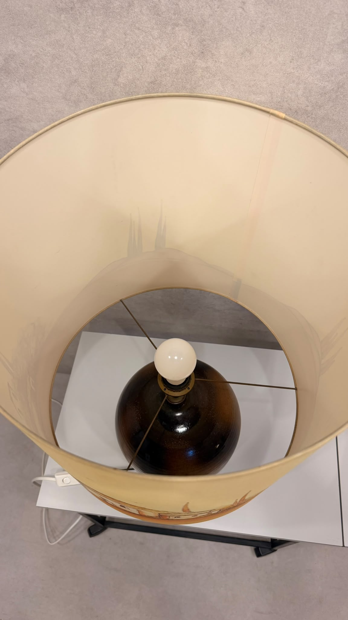 Vintage Keramik Tischlampe mit handbemaltem Seidenschirm 70s