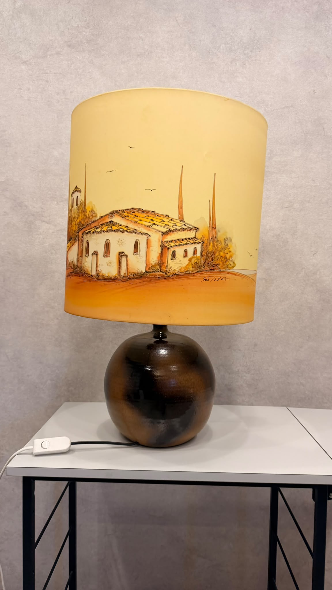 Vintage Keramik Tischlampe mit handbemaltem Seidenschirm 70s
