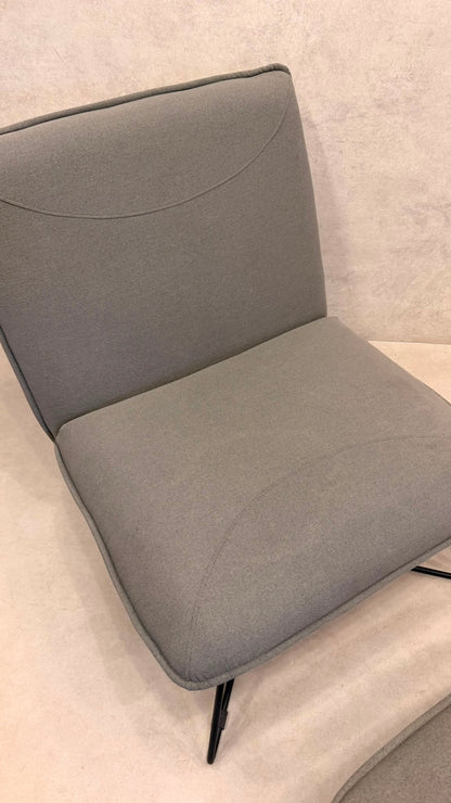 Eleganter Design Sessel Grau mit Metallgestell und Ottoman