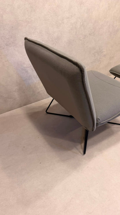 Eleganter Design Sessel Grau mit Metallgestell und Ottoman