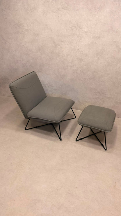 Eleganter Design Sessel Grau mit Metallgestell und Ottoman