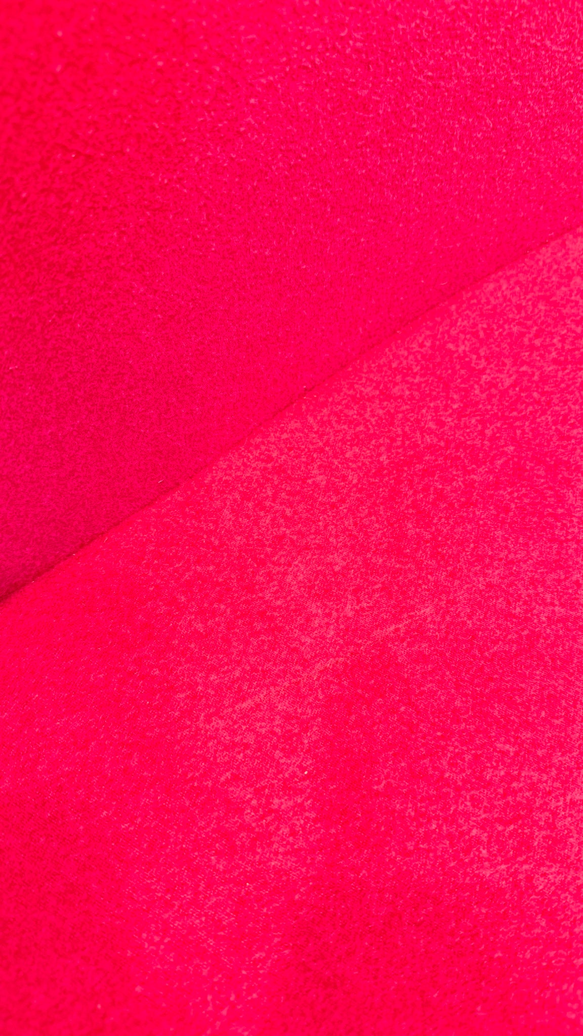 Lounge Sessel drehbar in leuchtendem Pink mit Metallfuss