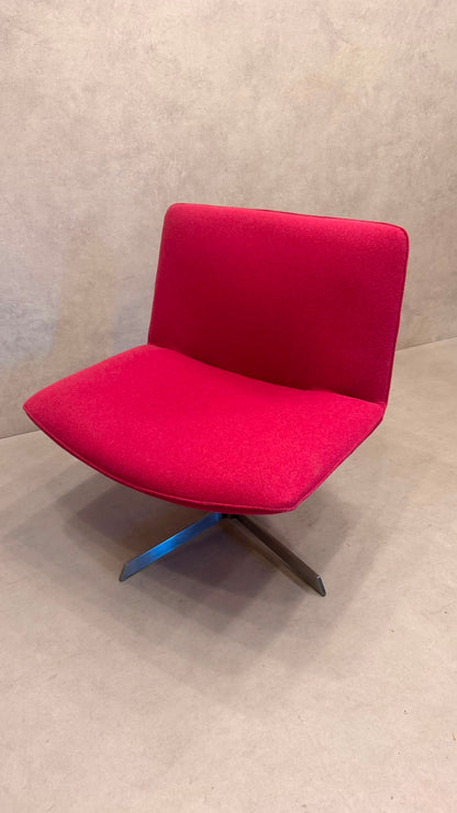 Lounge Sessel drehbar in leuchtendem Pink mit Metallfuss