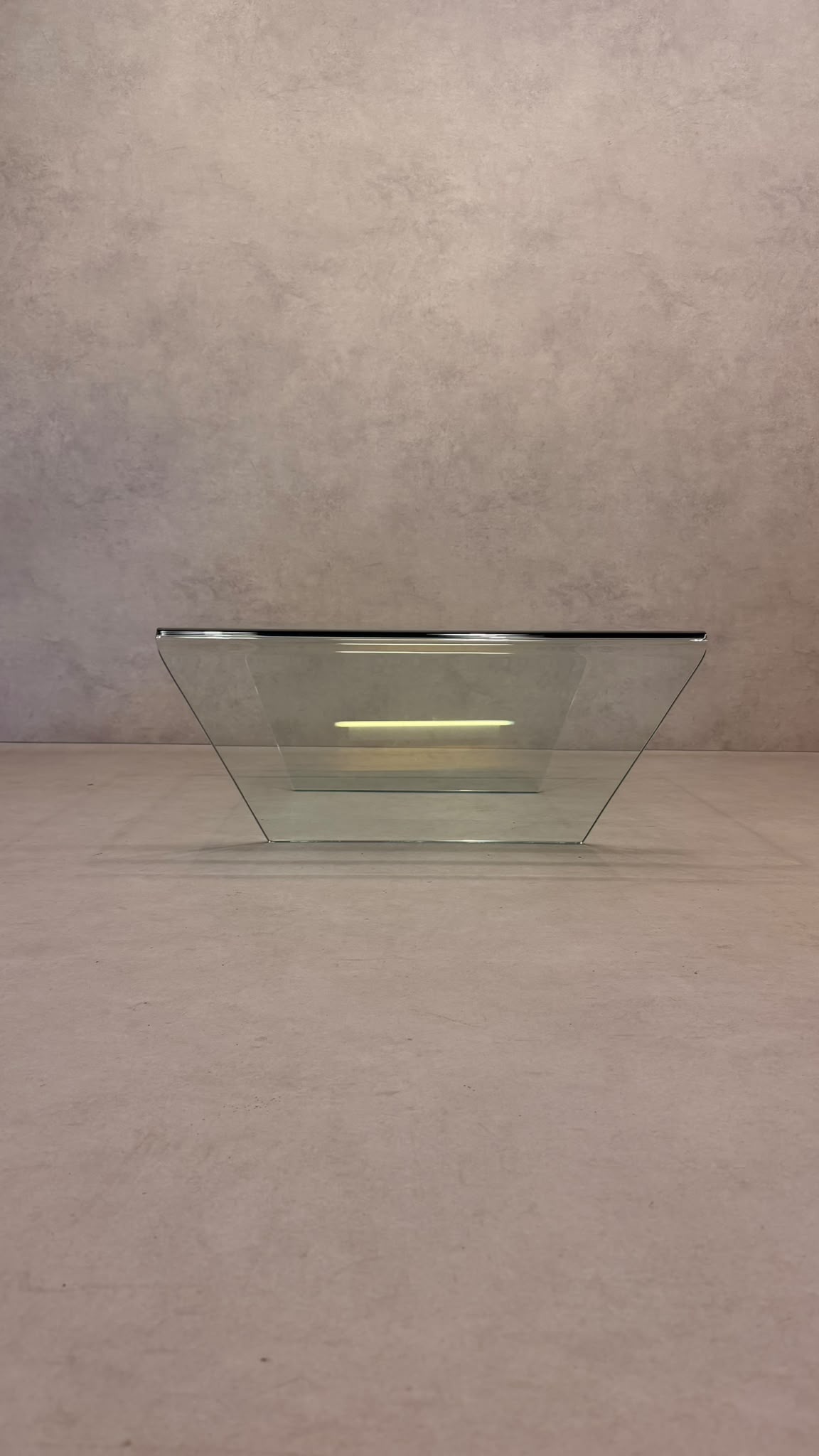 Vintage Coffee Table Couchtisch mit gebogenem Glas