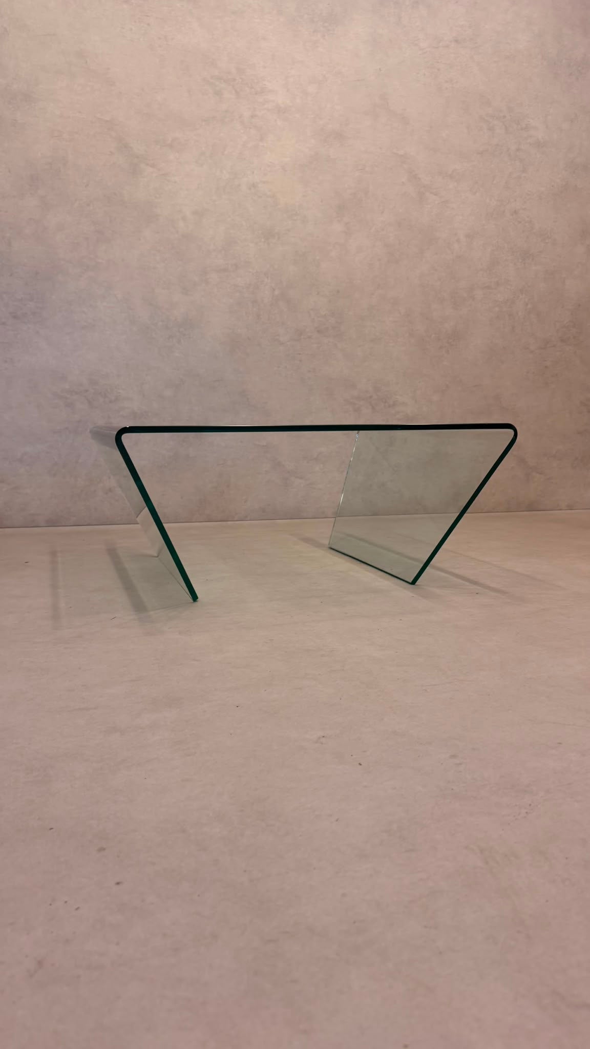 Vintage Coffee Table Couchtisch mit gebogenem Glas