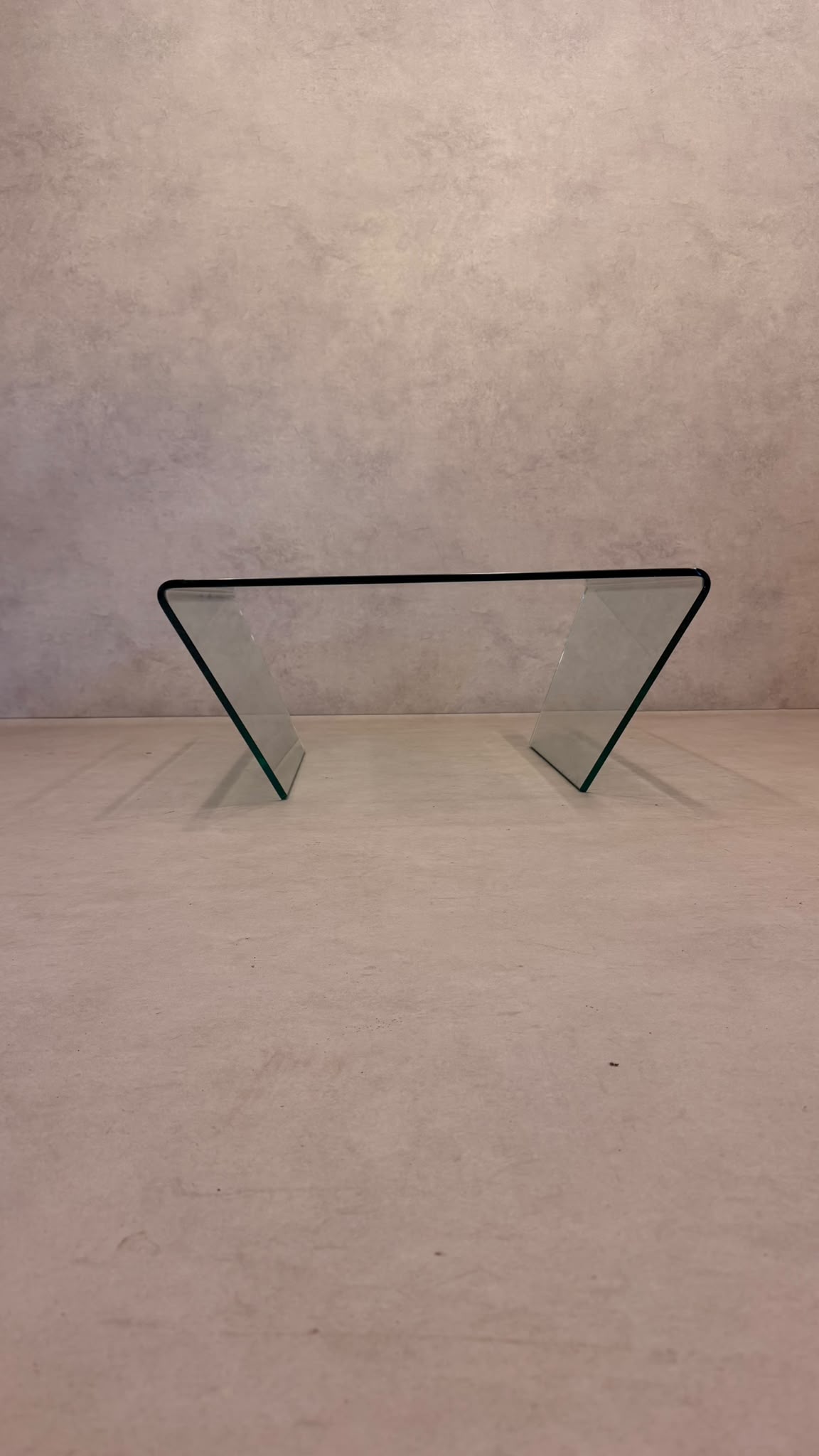 Vintage Coffee Table Couchtisch mit gebogenem Glas