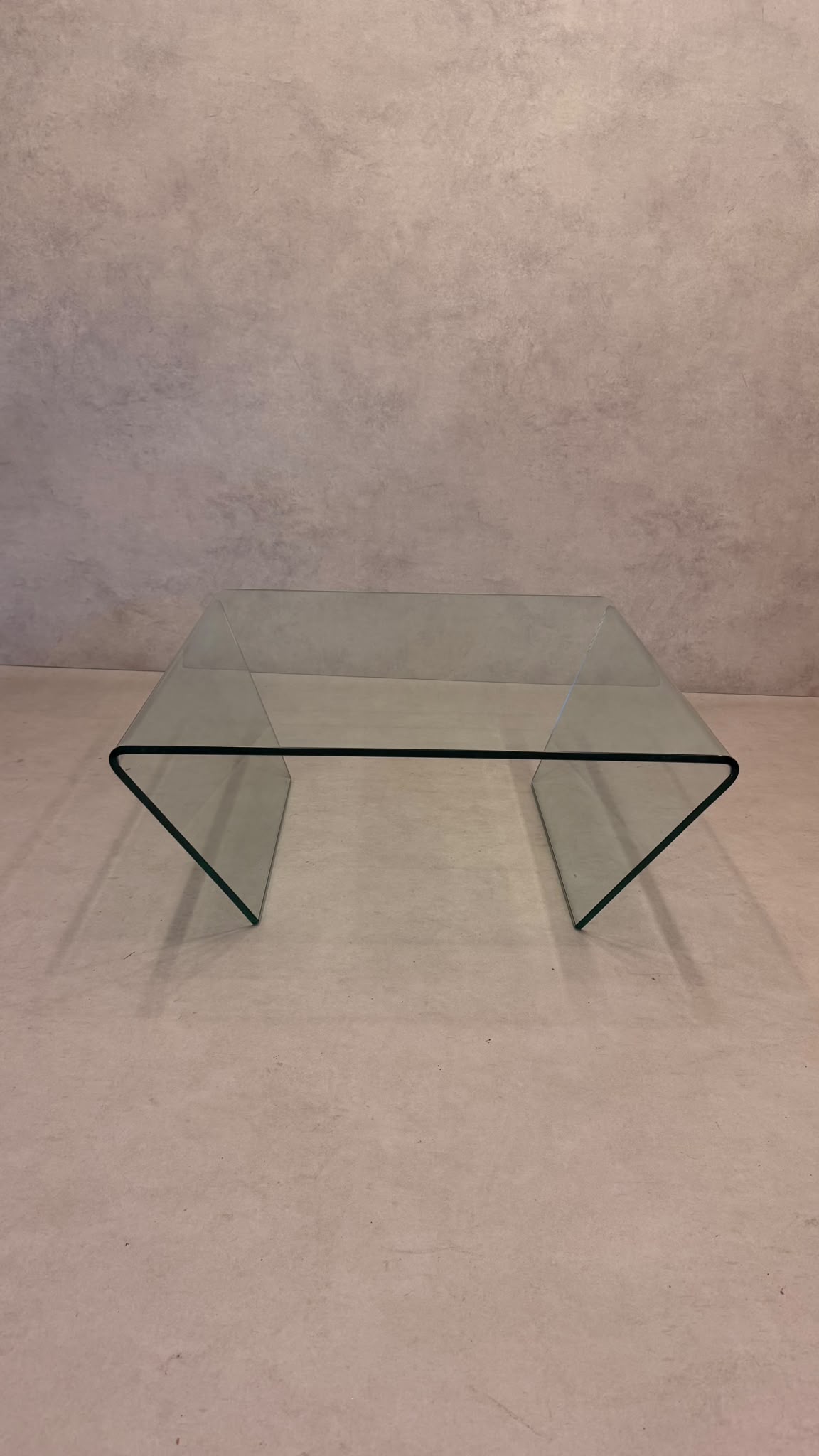 Vintage Coffee Table Couchtisch mit gebogenem Glas
