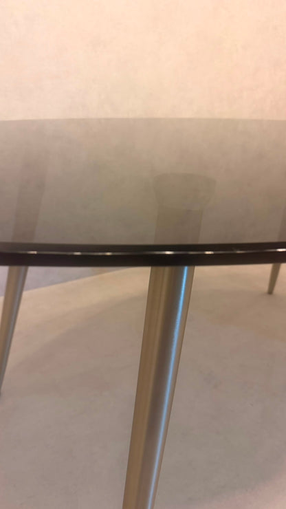 Ovaler Design Esstisch mit Rauchglas & Metallgestell