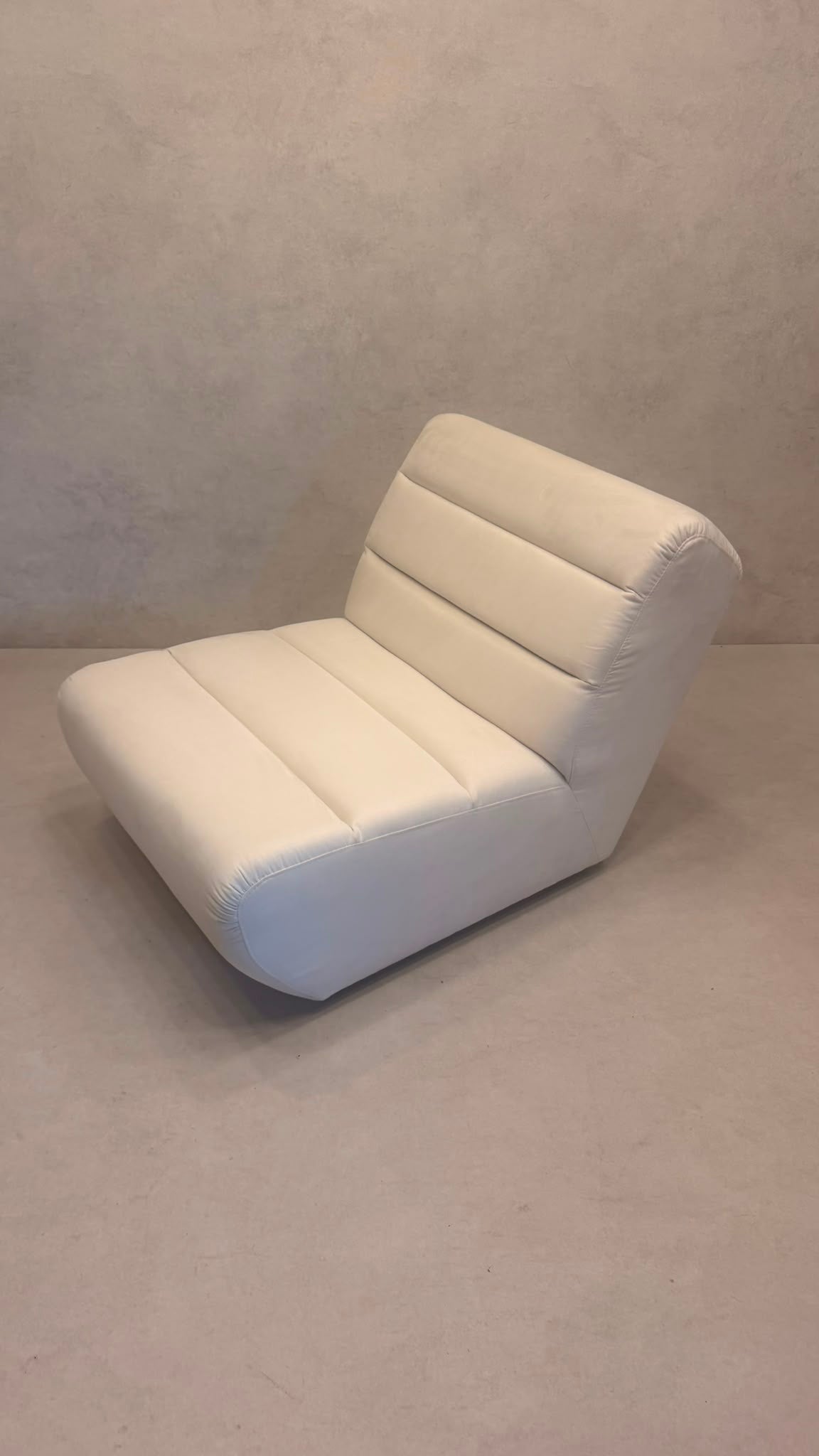 Candy Design Lounge Sessel mit robustem Mikrofaserbezug