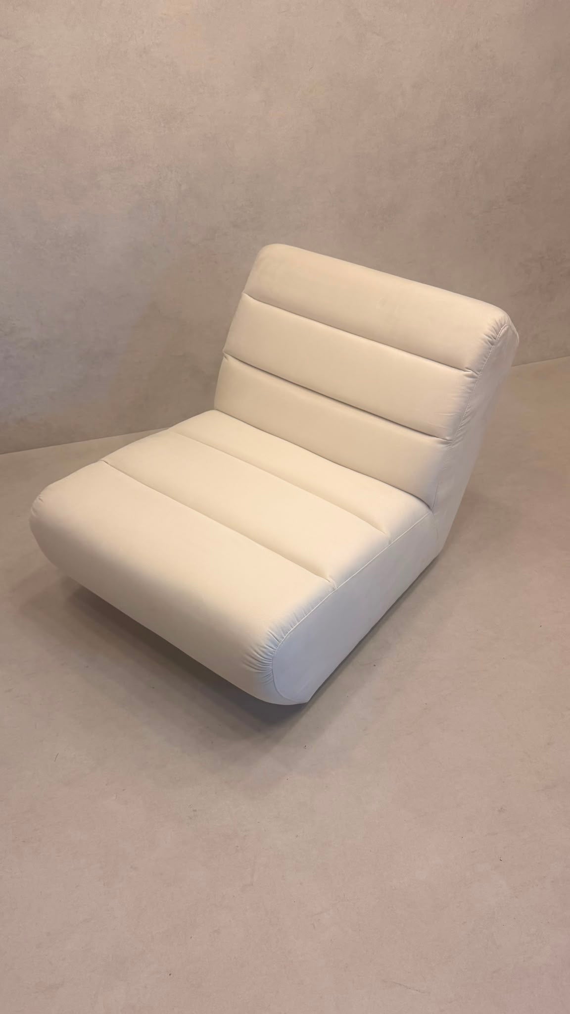 Candy Design Lounge Sessel mit robustem Mikrofaserbezug