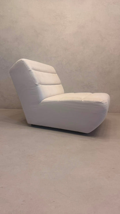 Candy Design Lounge Sessel mit robustem Mikrofaserbezug