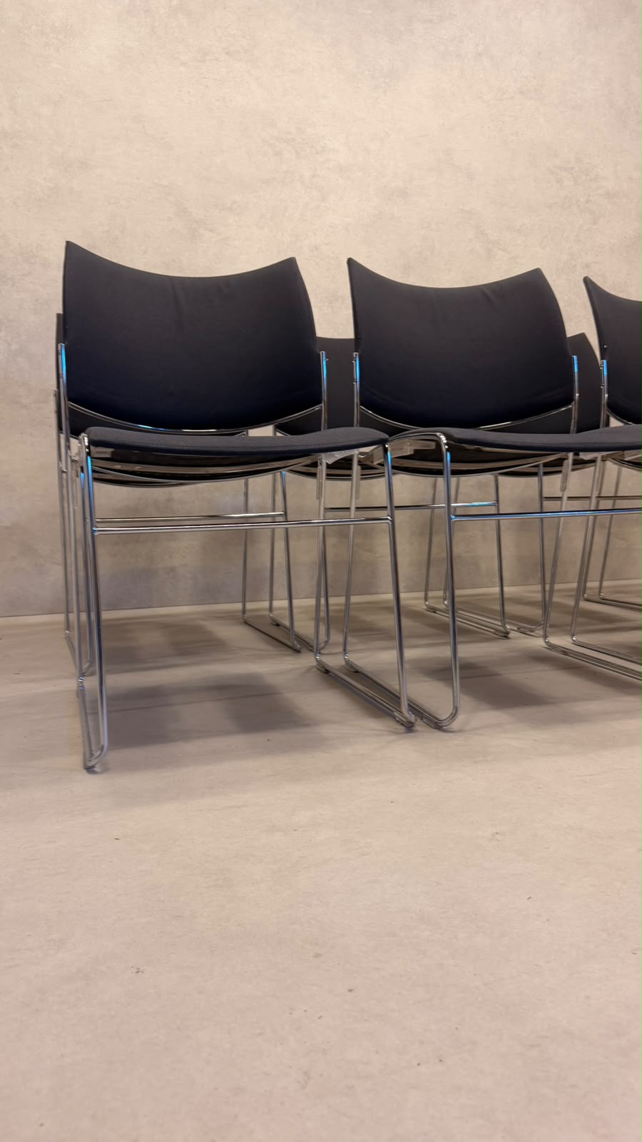 Casala Design Stapelstuhl Curvy schwarz gepolstert mit Chrom
