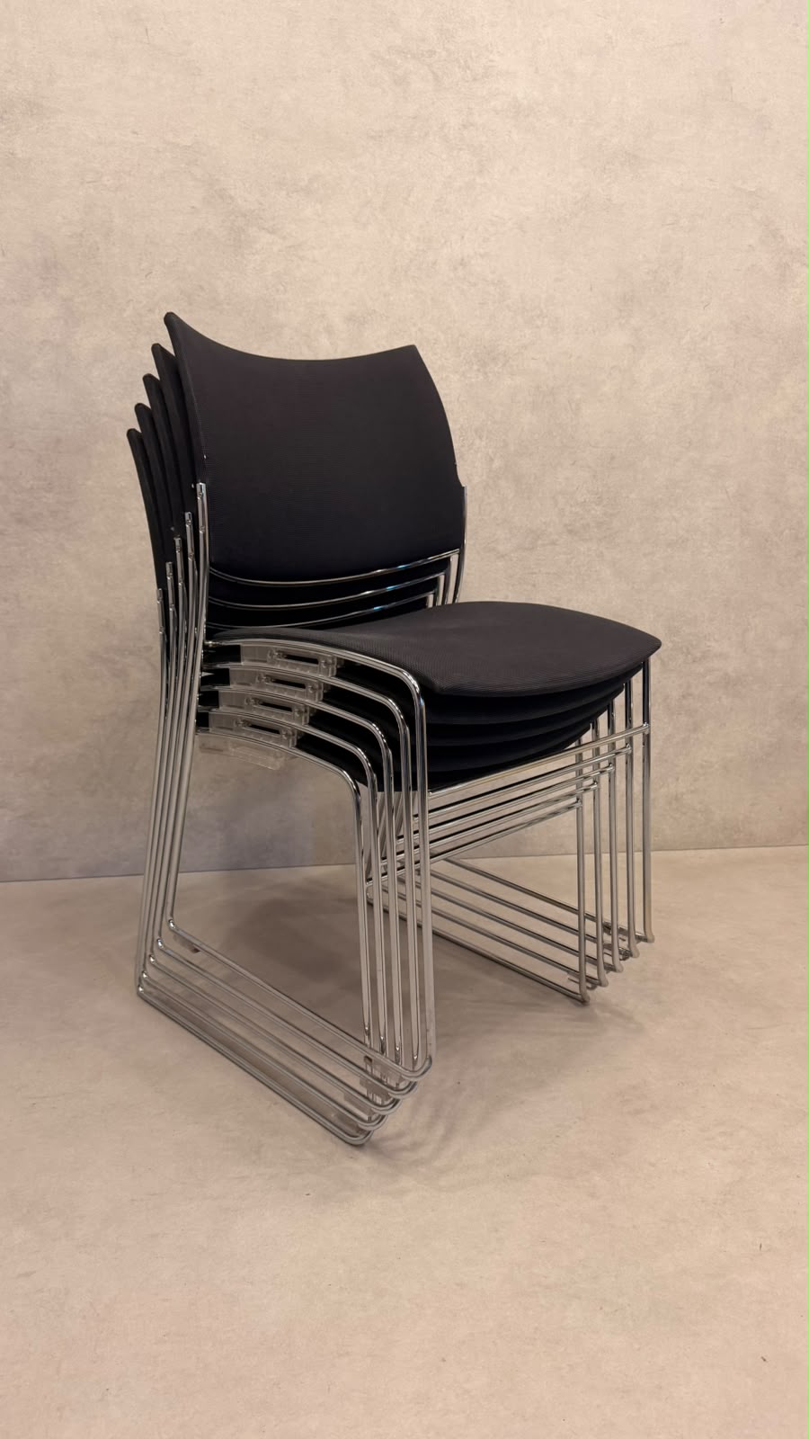Casala Design Stapelstuhl Curvy schwarz gepolstert mit Chrom