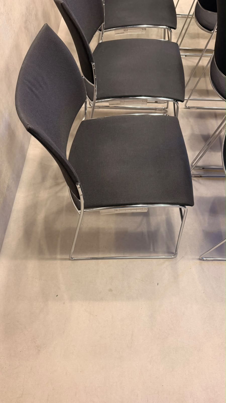 Casala Design Stapelstuhl Curvy schwarz gepolstert mit Chrom