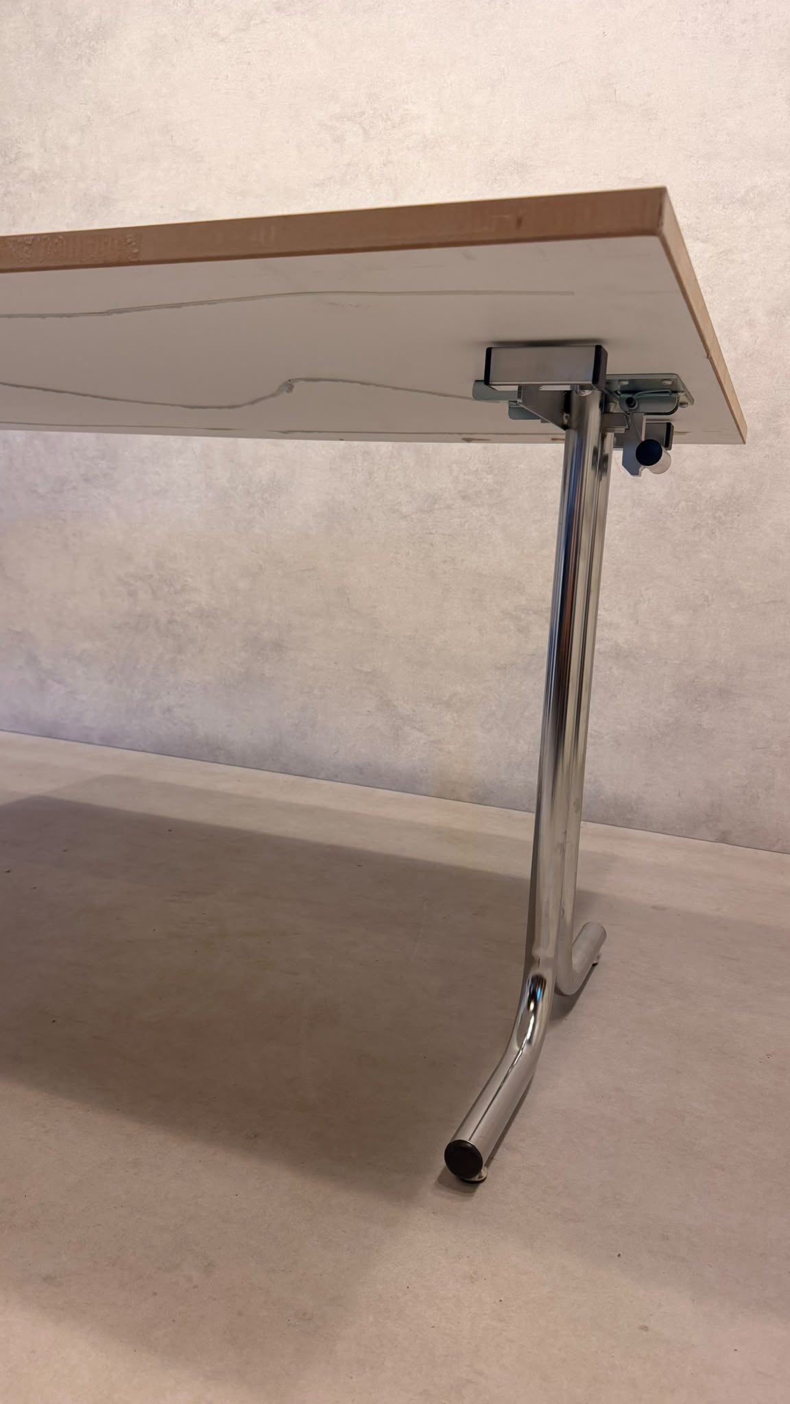 Vintage Klapptisch Arbeitstisch Bürotisch mit Chrombeinen