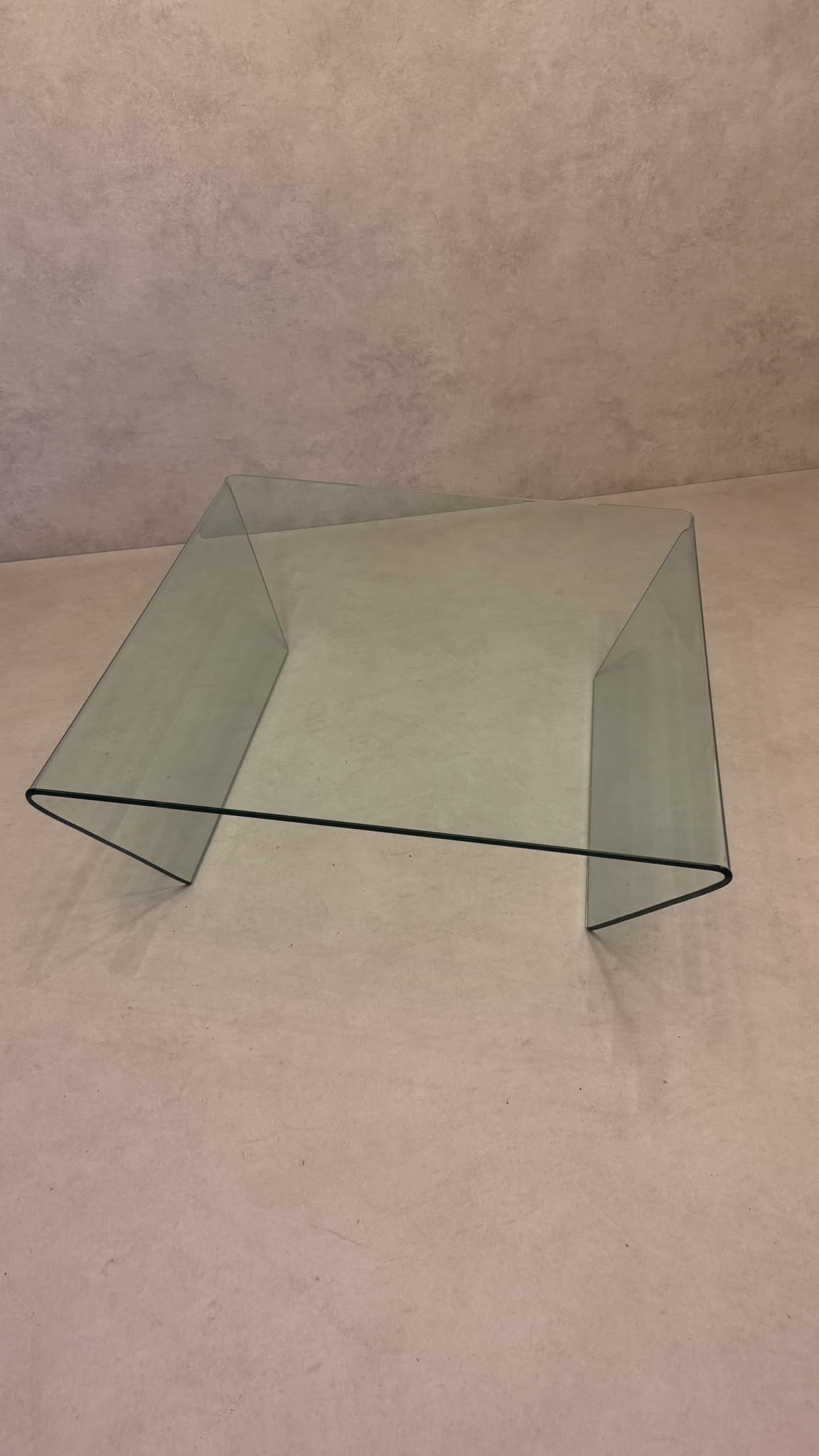 Italienischer Couchtisch Coffee Table aus gebogenem Klarglas
