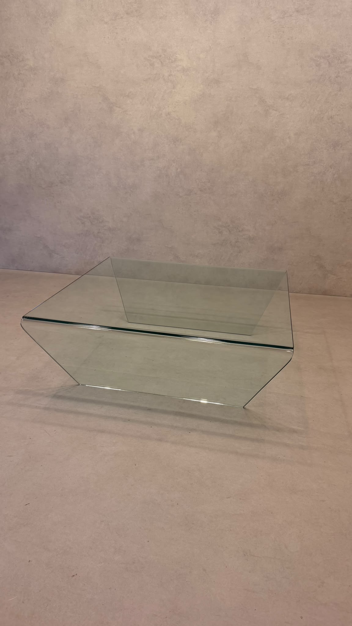 Italienischer Couchtisch Coffee Table aus gebogenem Klarglas