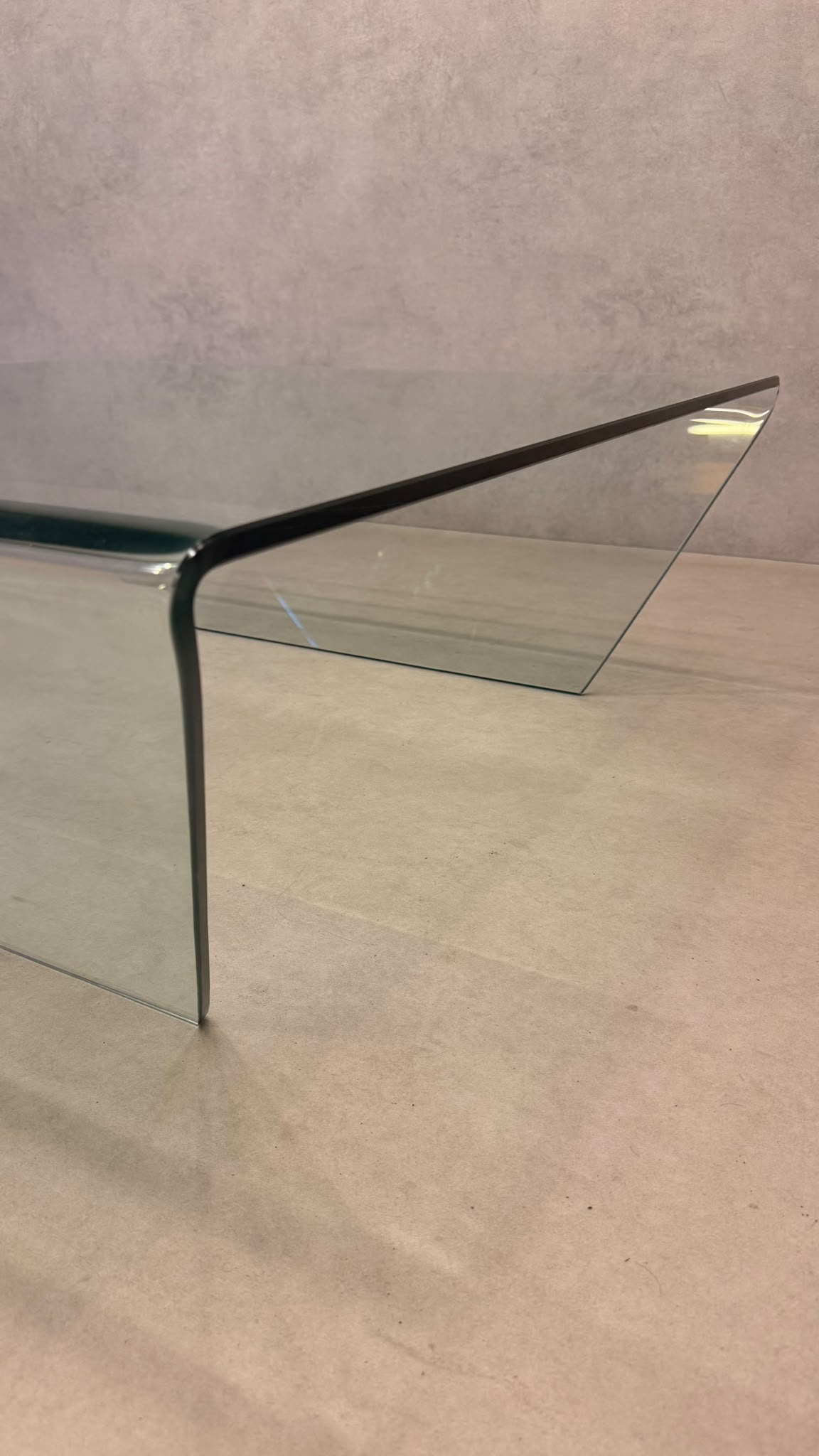 Italienischer Couchtisch Coffee Table aus gebogenem Klarglas