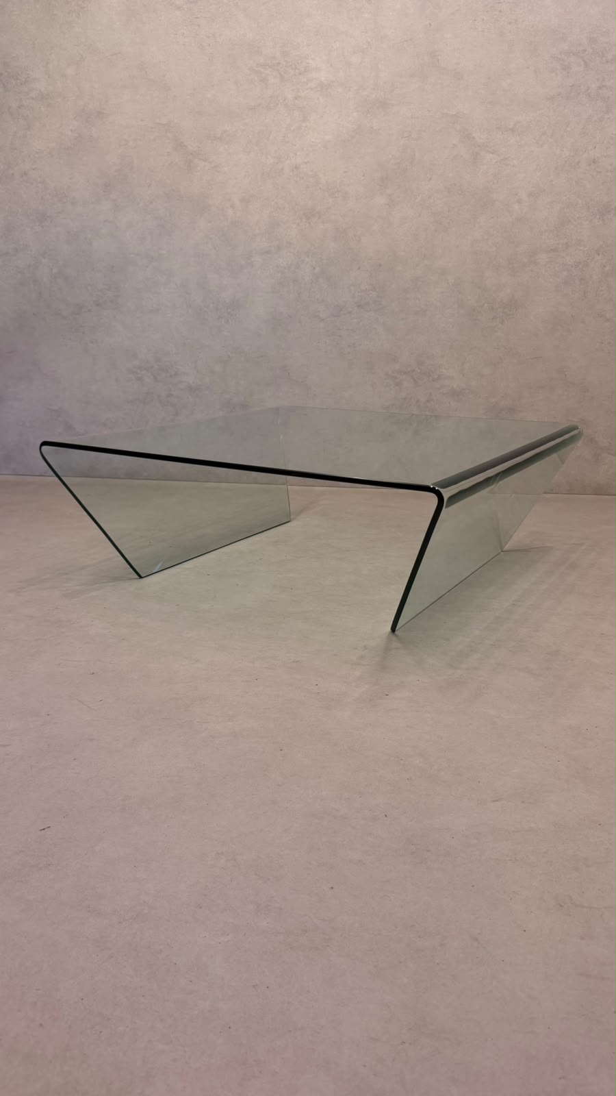 Italienischer Couchtisch Coffee Table aus gebogenem Klarglas