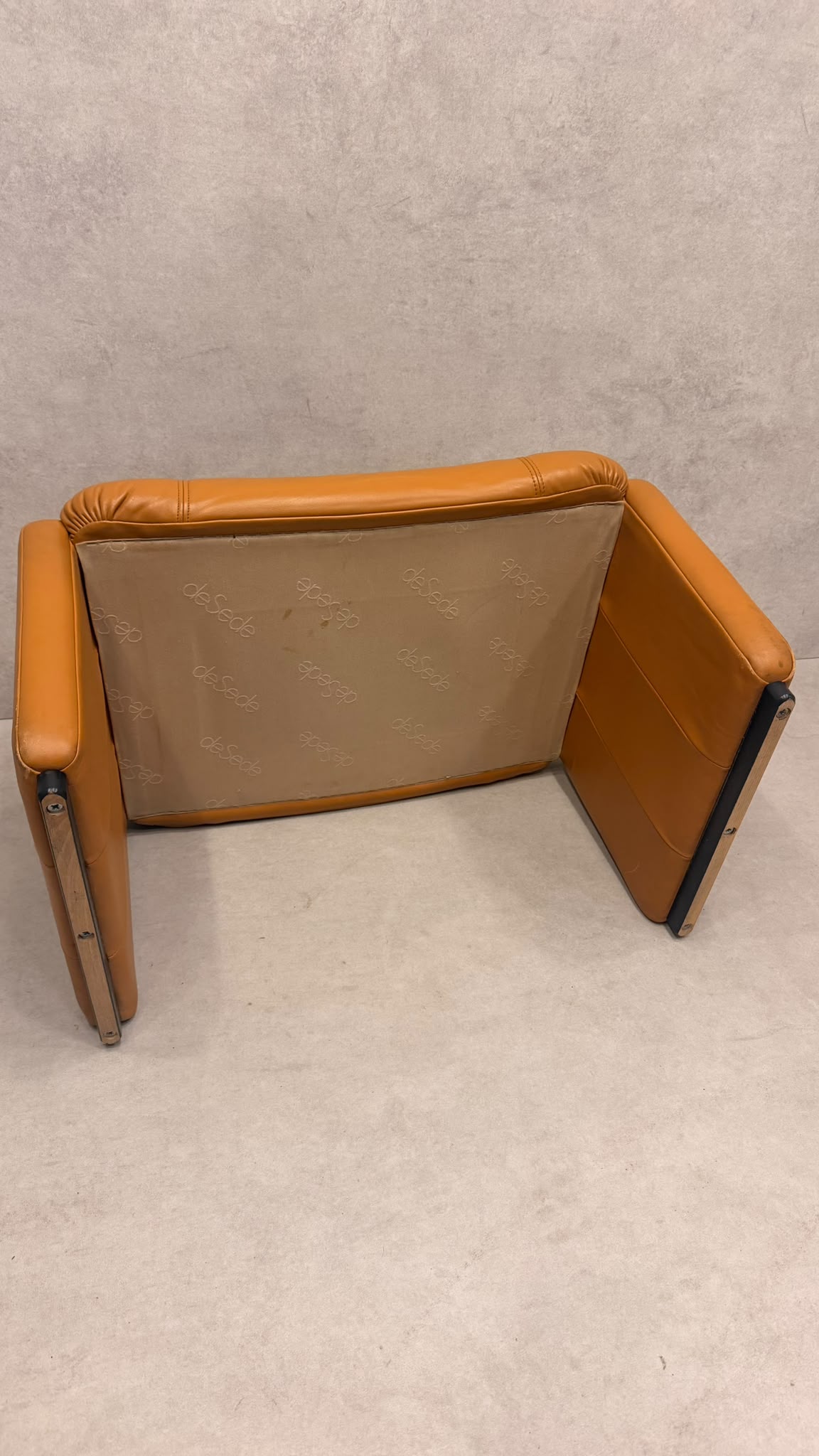 Vintage De Sede DS-31 Hocker aus Leder in cognac orange