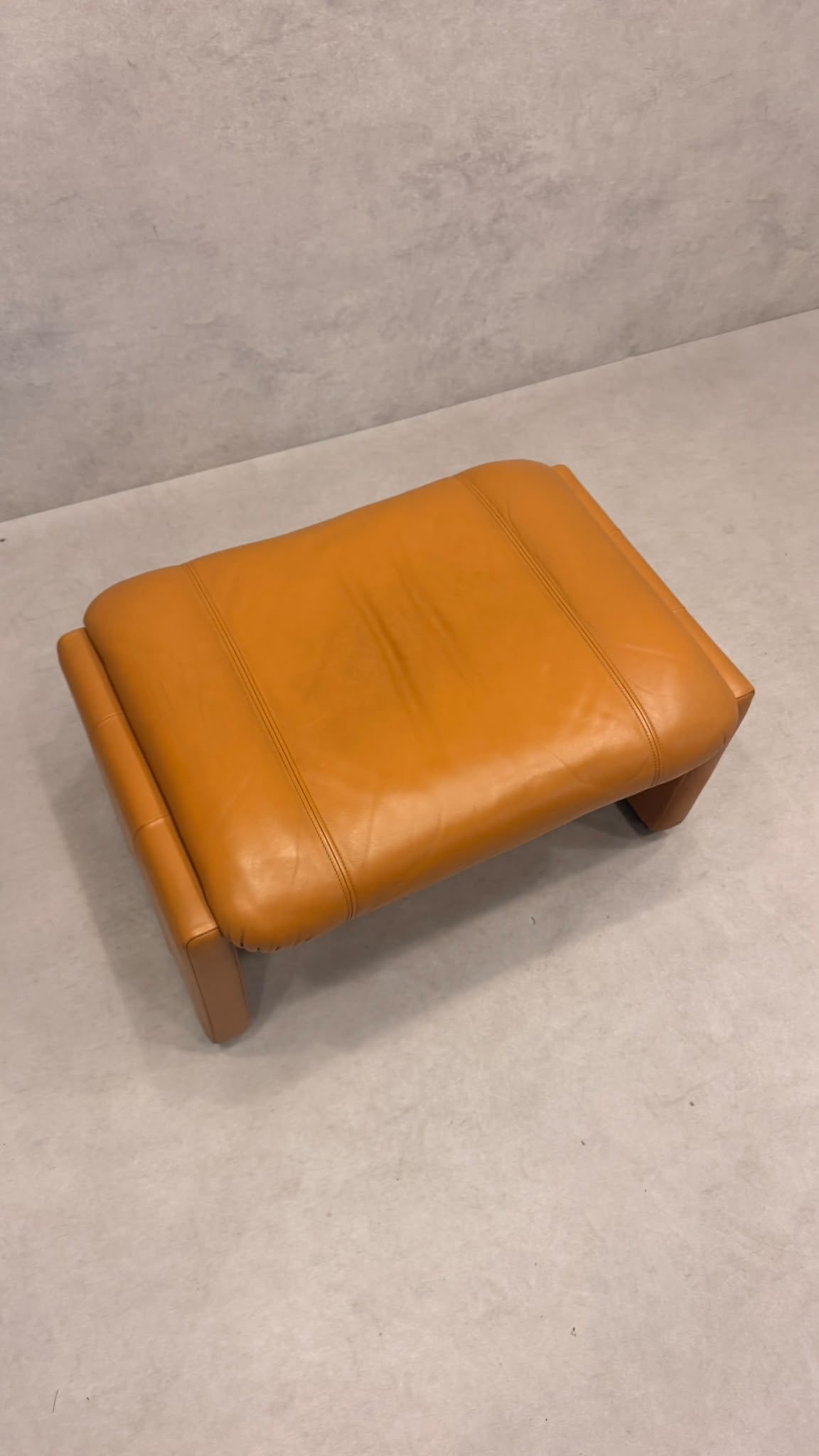 Vintage De Sede DS-31 Hocker aus Leder in cognac orange