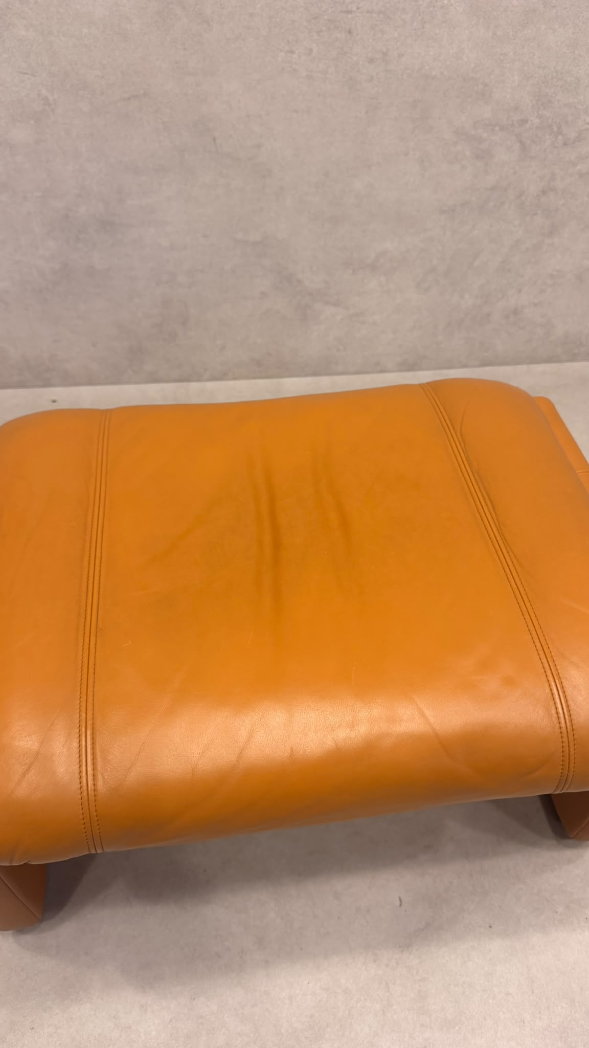 Vintage De Sede DS-31 Hocker aus Leder in cognac orange