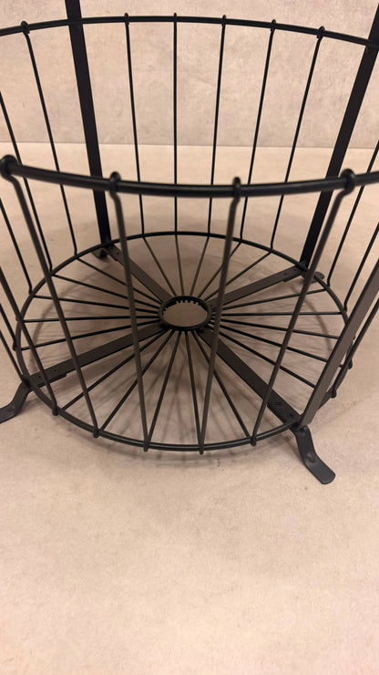IKEA GUALÖV Beistelltisch schwarz mit Metalldrahtkorb