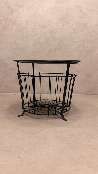 IKEA GUALÖV Beistelltisch schwarz mit Metalldrahtkorb