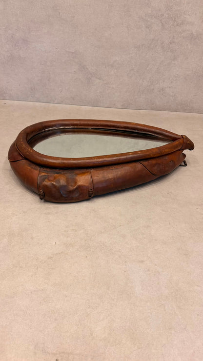 Schweizer Leder Pferdekummet Wandspiegel aus dem 20. Jh.