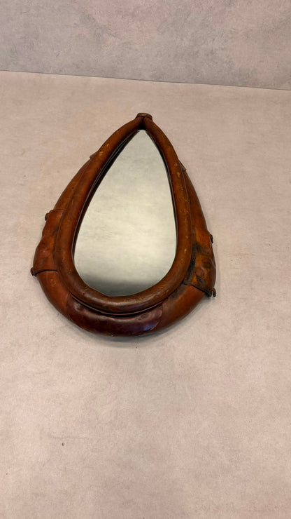 Schweizer Leder Pferdekummet Wandspiegel aus dem 20. Jh.