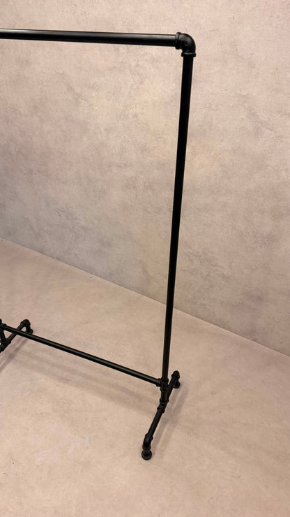 Kleiderständer Industrial Style schwarz – Wasserrohr