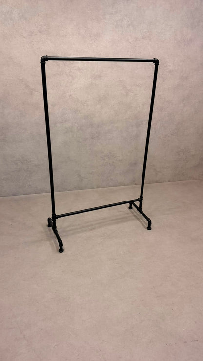 Kleiderständer Industrial Style schwarz – Wasserrohr