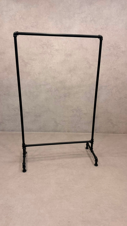 Kleiderständer Industrial Style schwarz – Wasserrohr