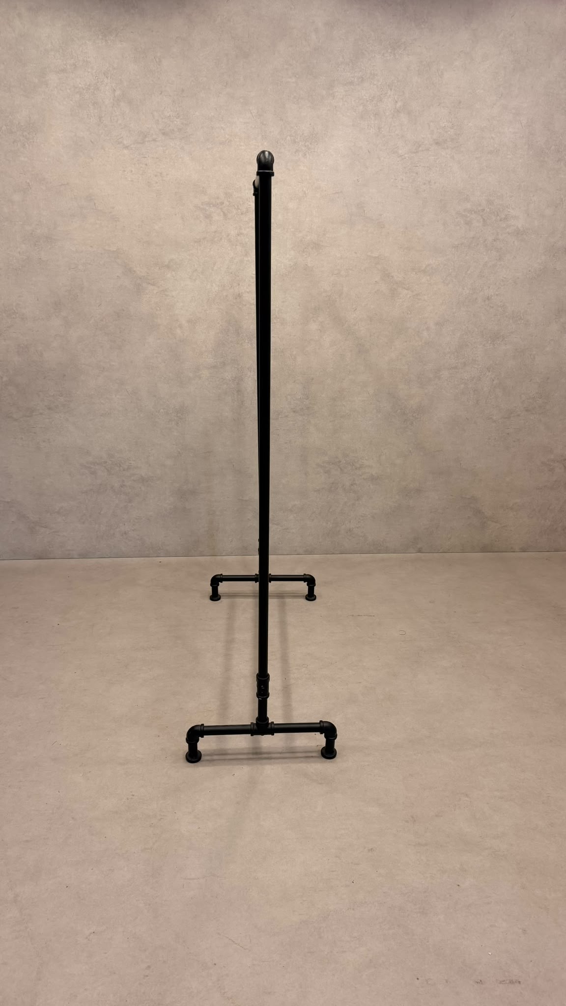 Kleiderständer Industrial Style schwarz – Wasserrohr