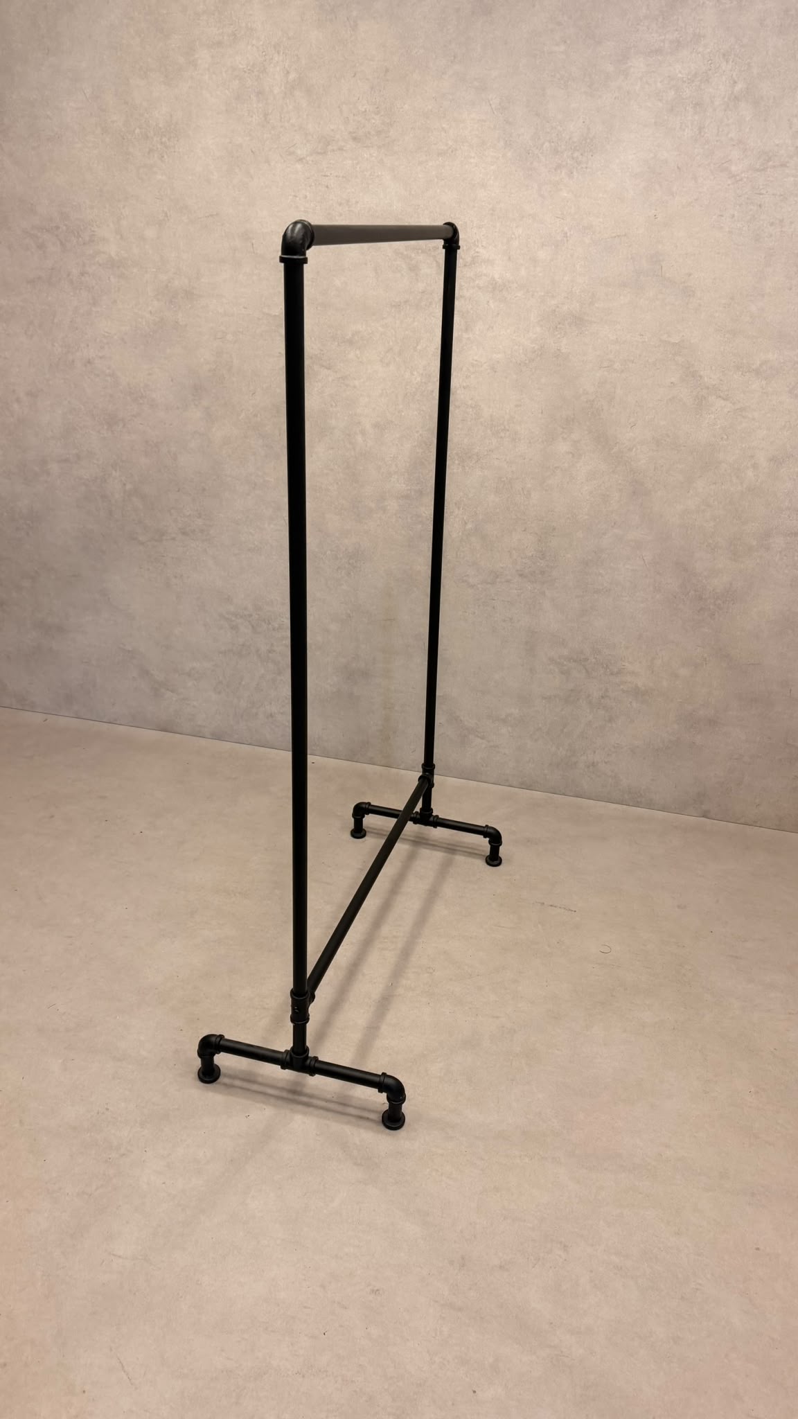 Kleiderständer Industrial Style schwarz – Wasserrohr