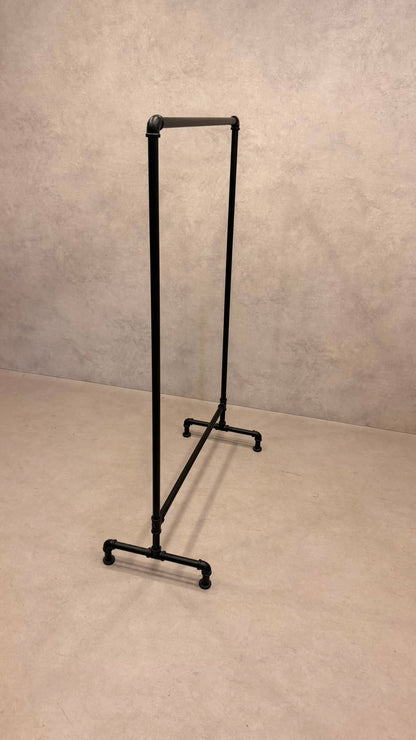 Kleiderständer Industrial Style schwarz – Wasserrohr