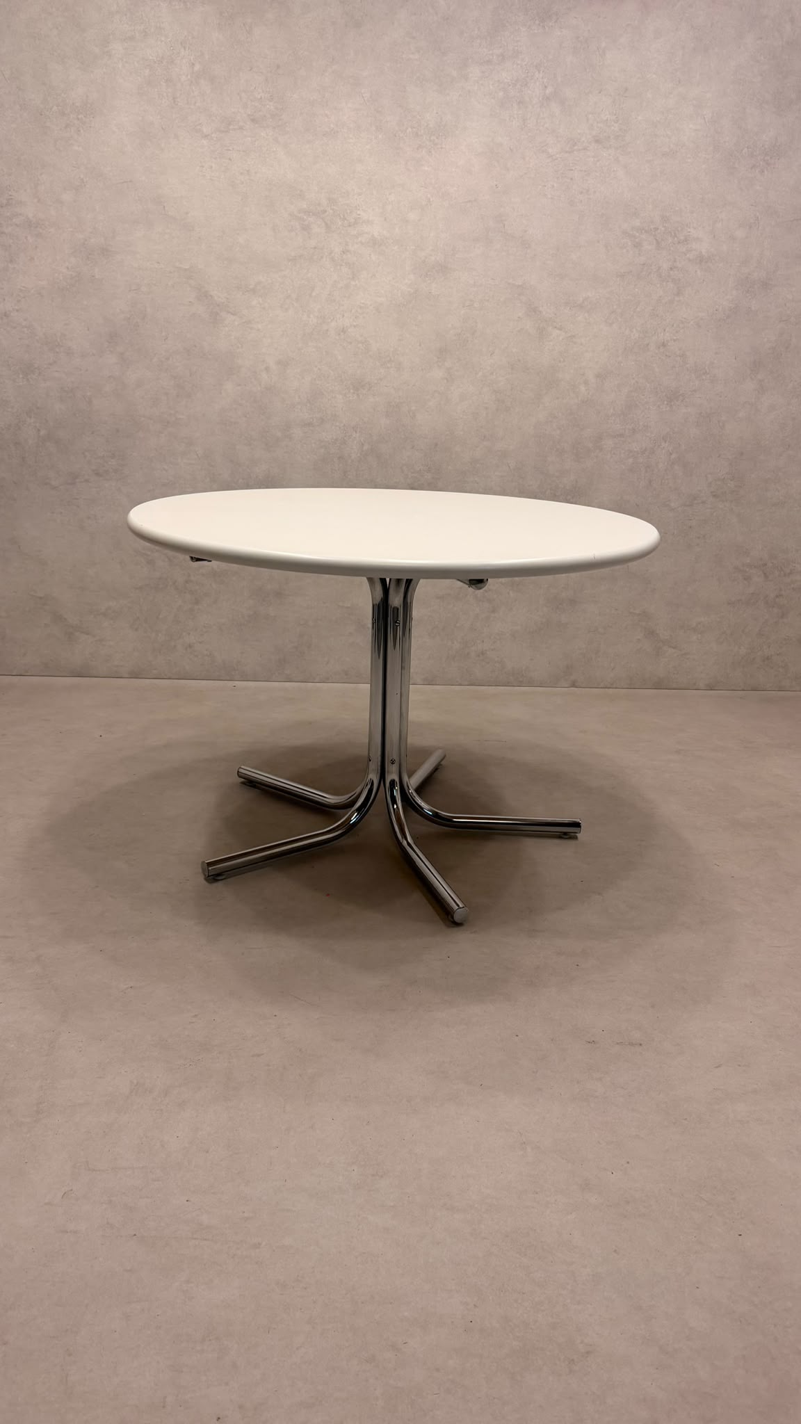 Vintage Design Esstisch rund Weiss Chrom Space Age