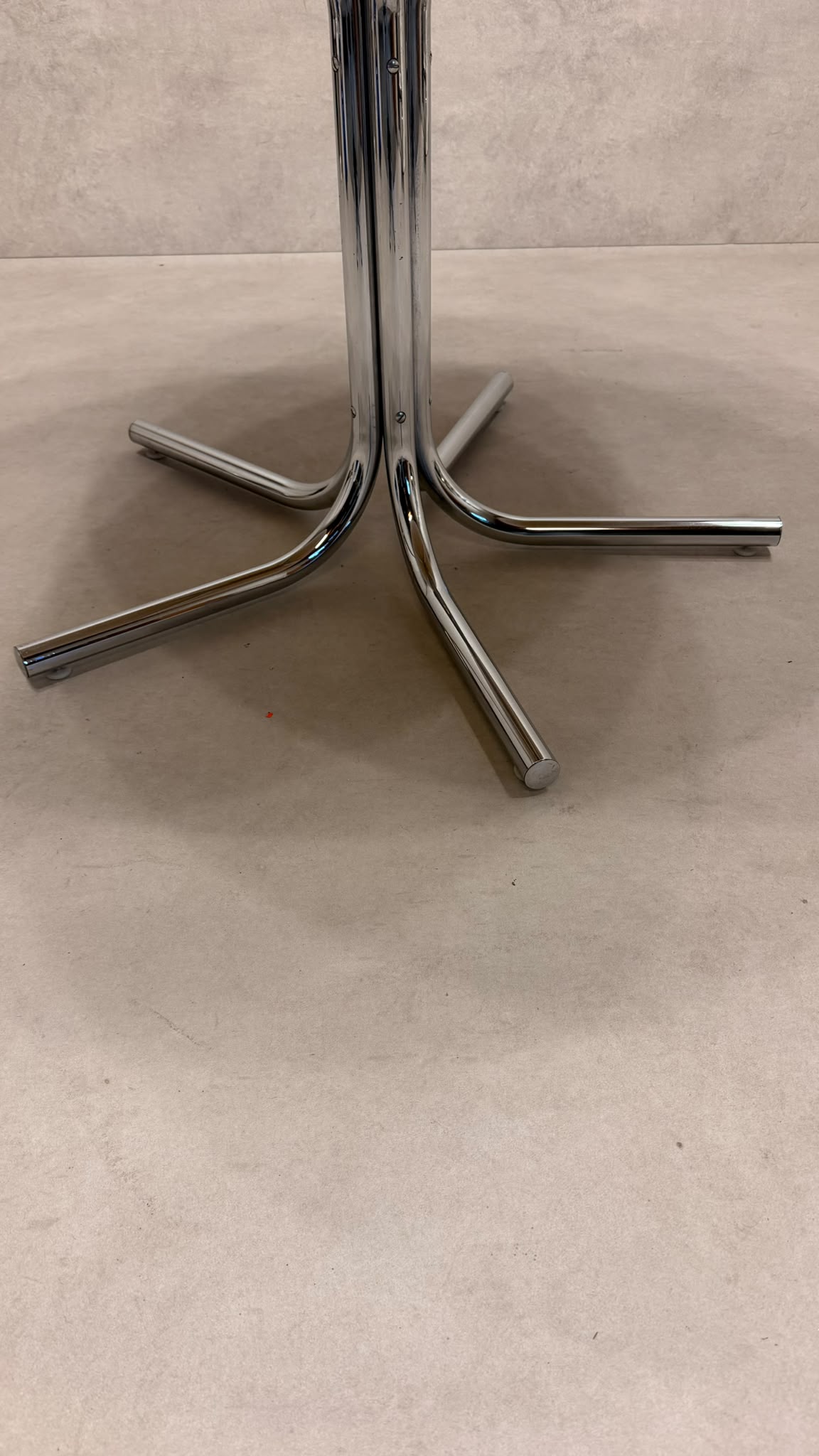 Vintage Design Esstisch rund Weiss Chrom Space Age