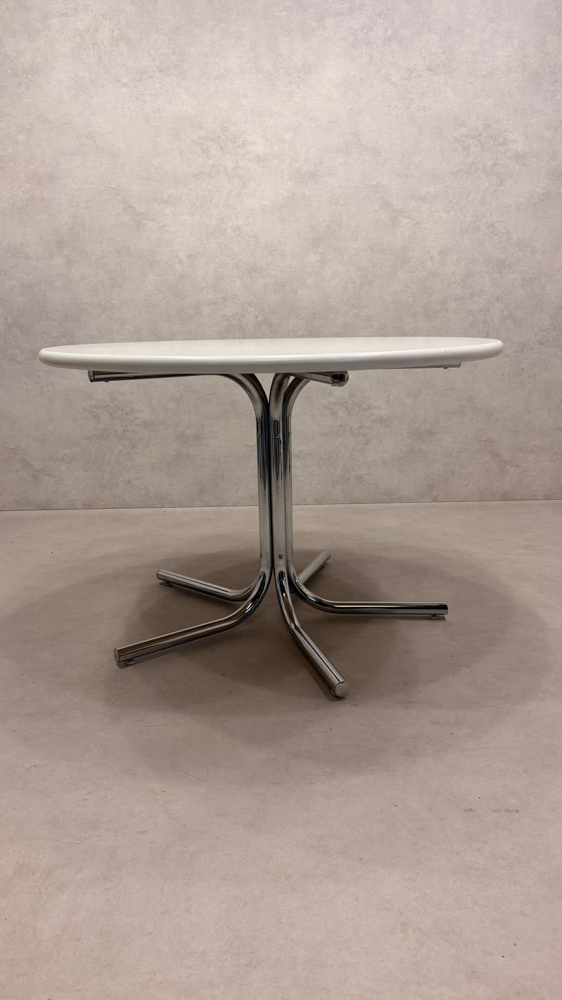 Vintage Design Esstisch rund Weiss Chrom Space Age