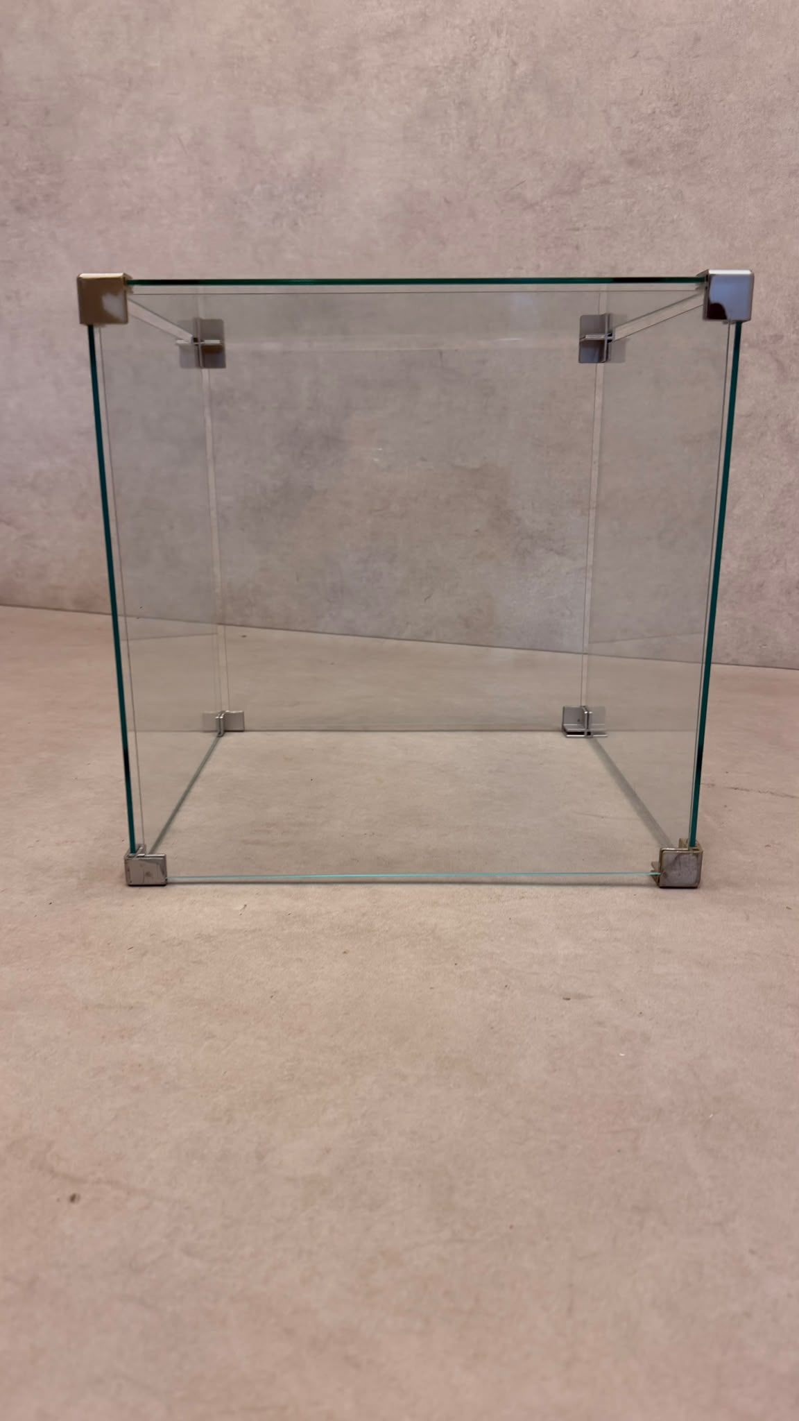 Minimalistischer Design Beistelltisch aus Glas