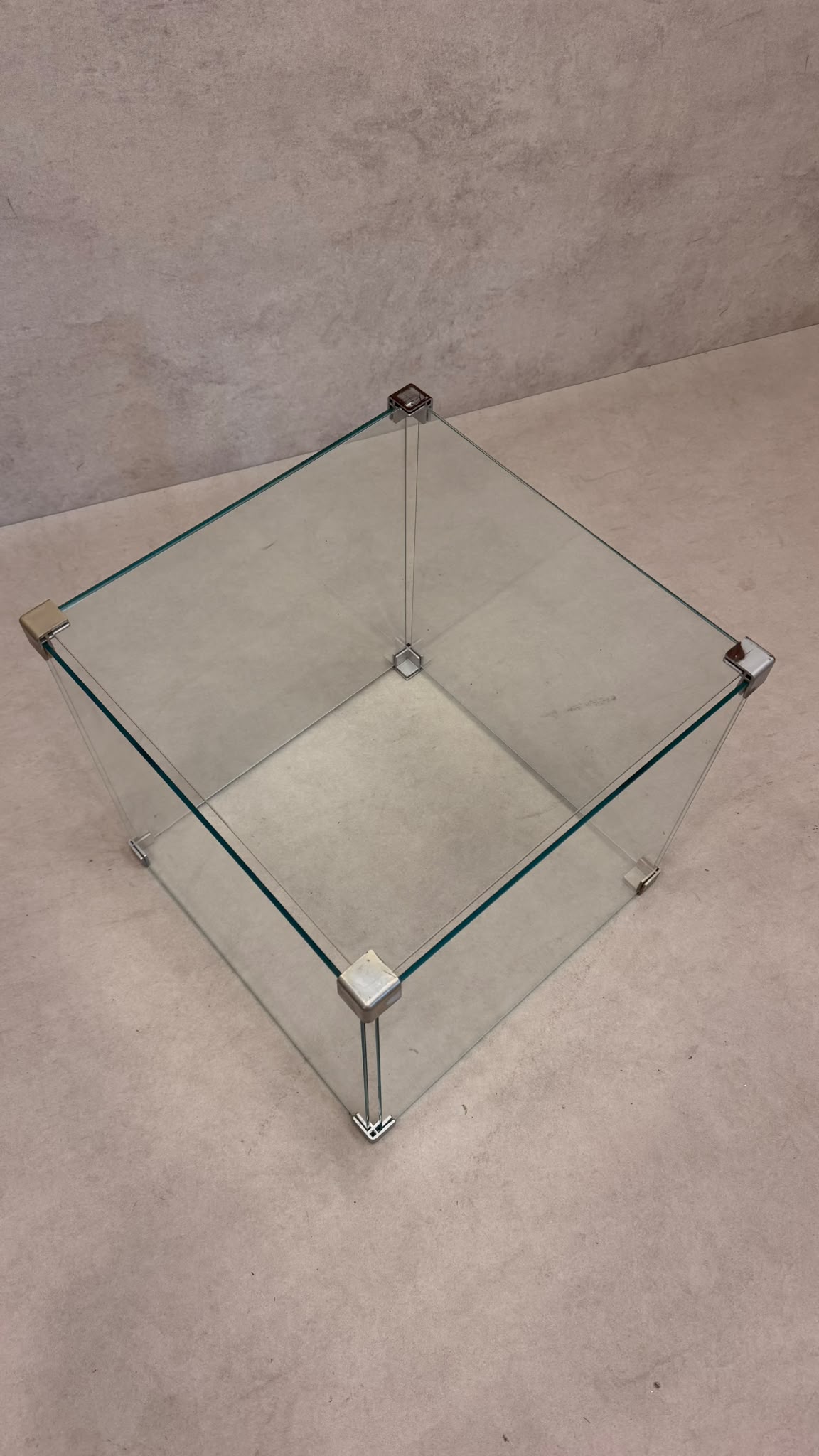 Minimalistischer Design Beistelltisch aus Glas