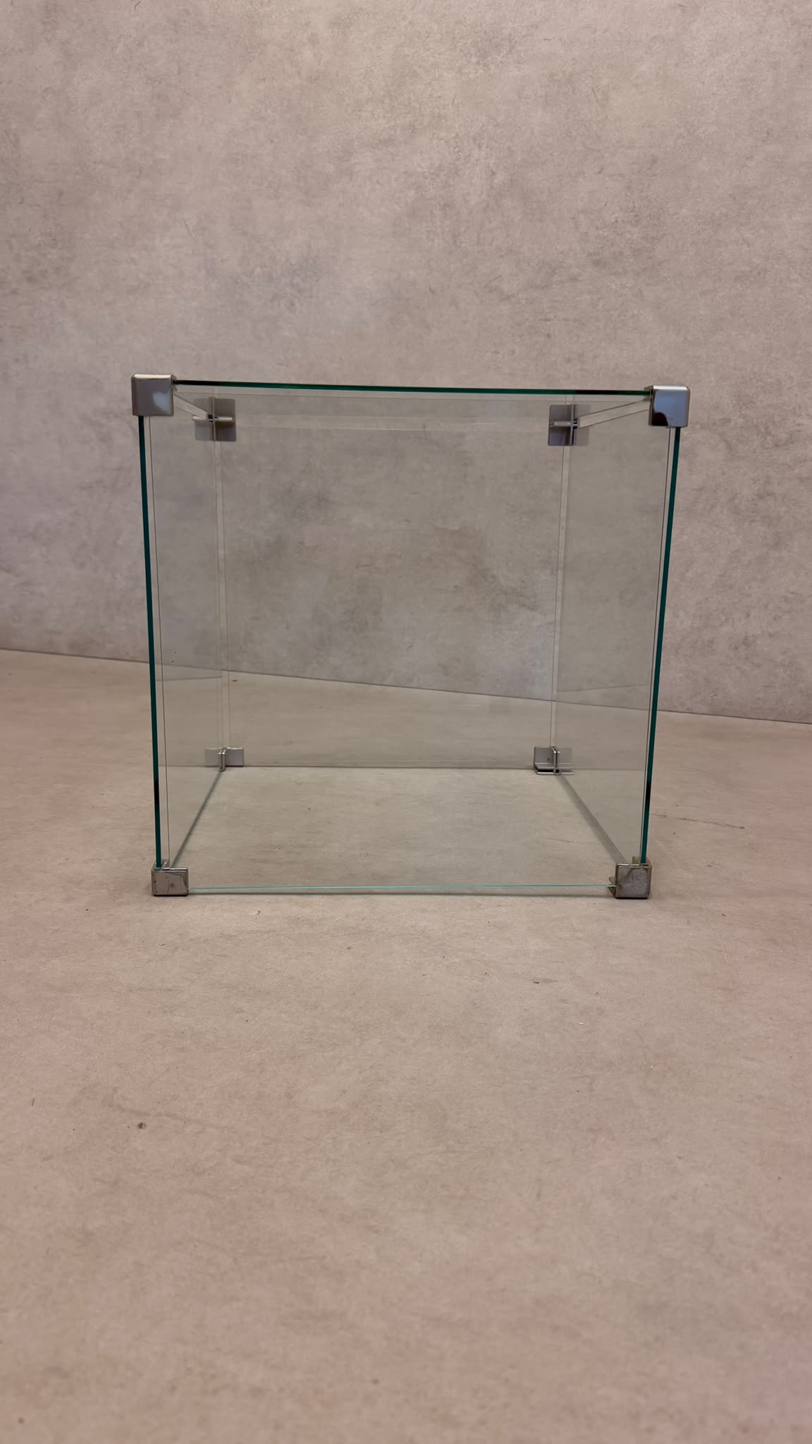 Minimalistischer Design Beistelltisch aus Glas