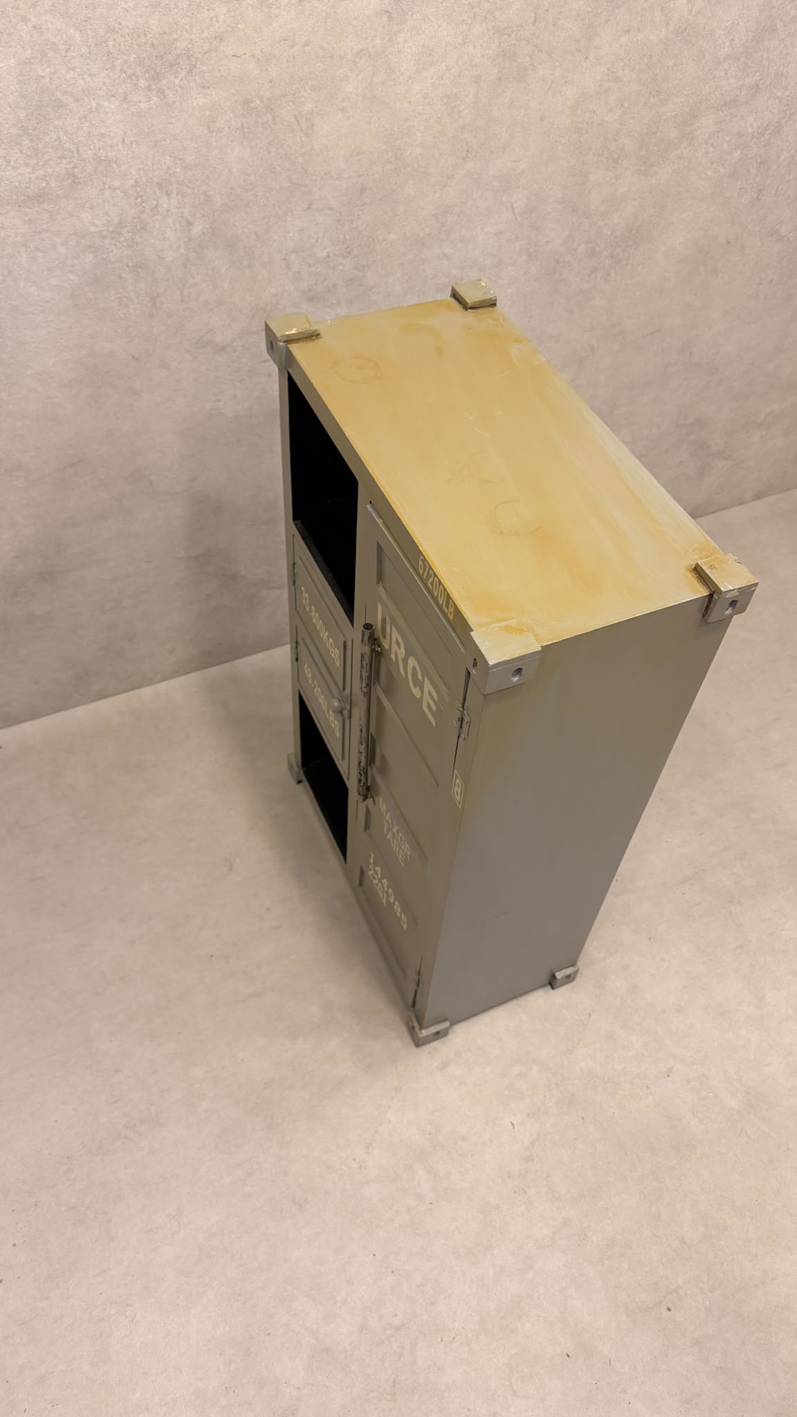 Kommode Schrank im Industrial Container Look in grau gelb