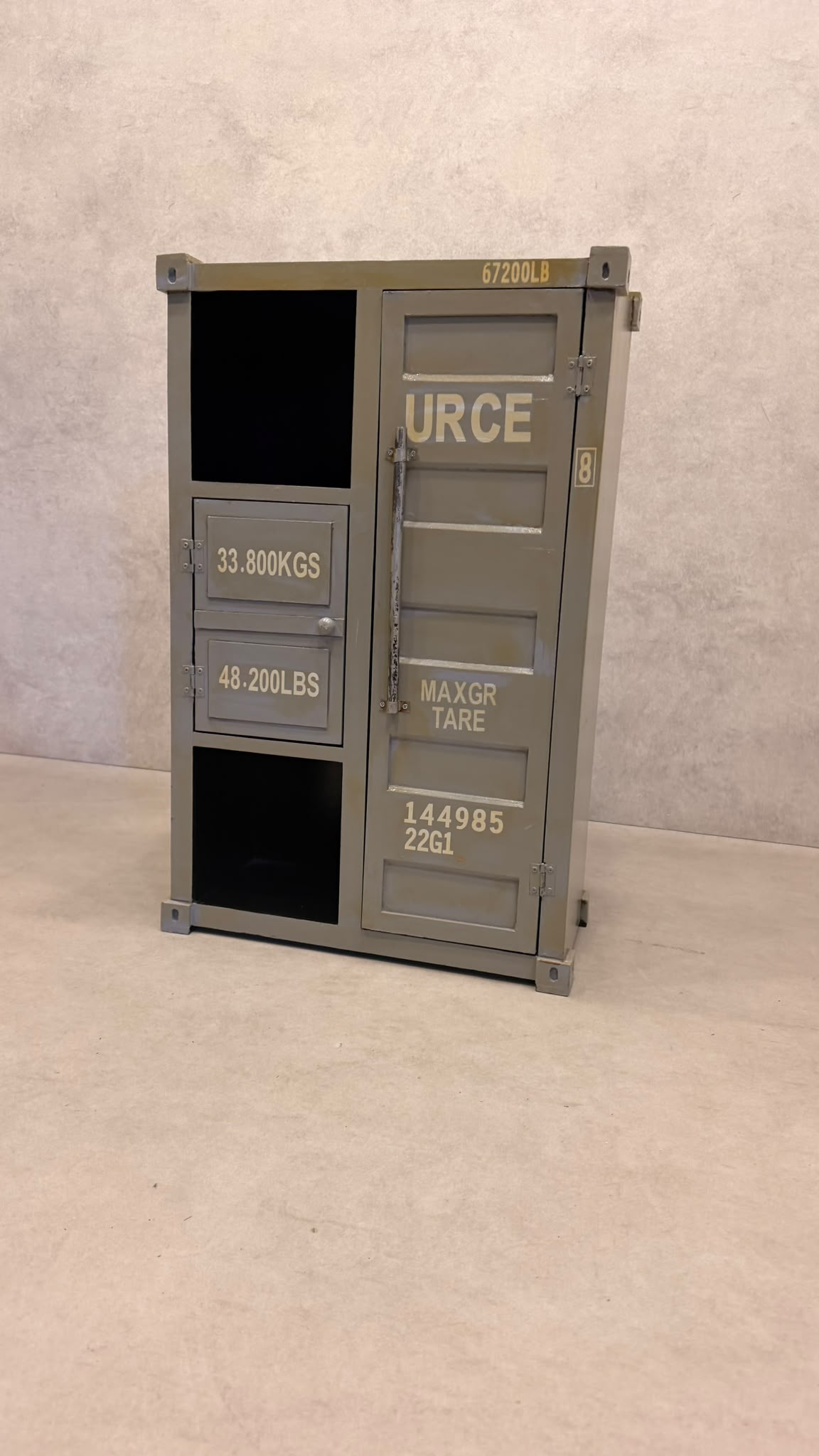 Kommode Schrank im Industrial Container Look in grau gelb