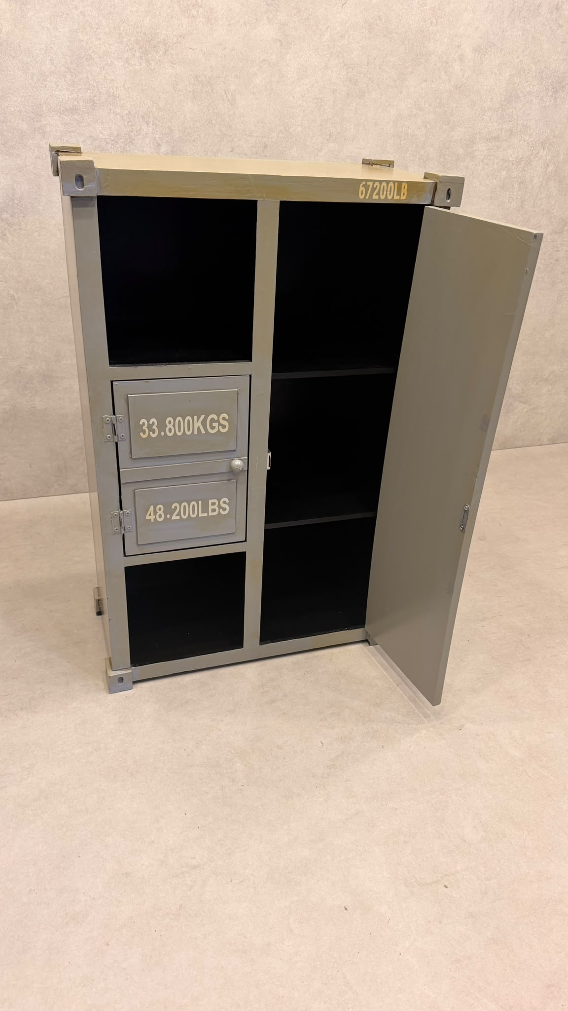 Kommode Schrank im Industrial Container Look in grau gelb