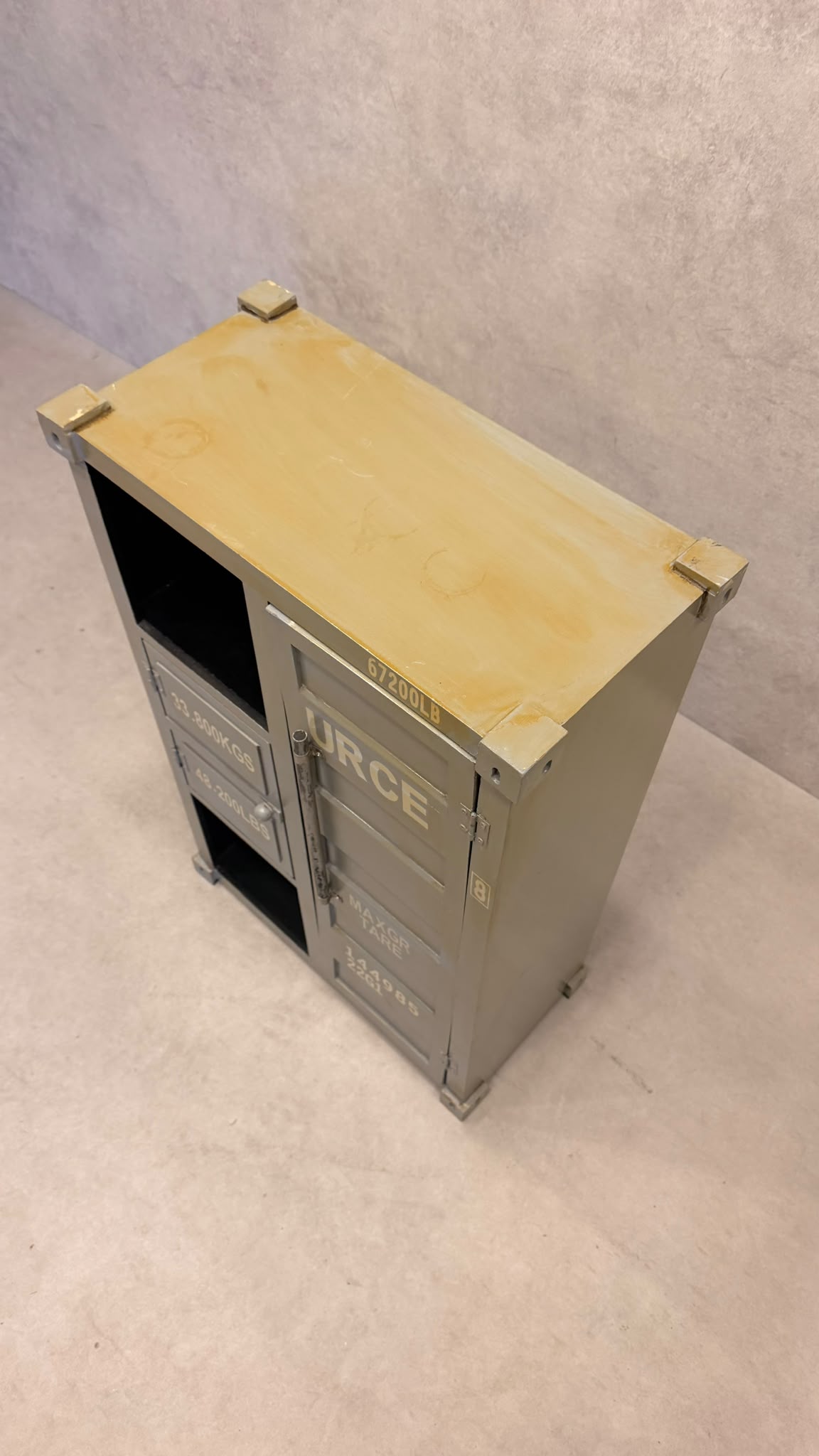 Kommode Schrank im Industrial Container Look in grau gelb